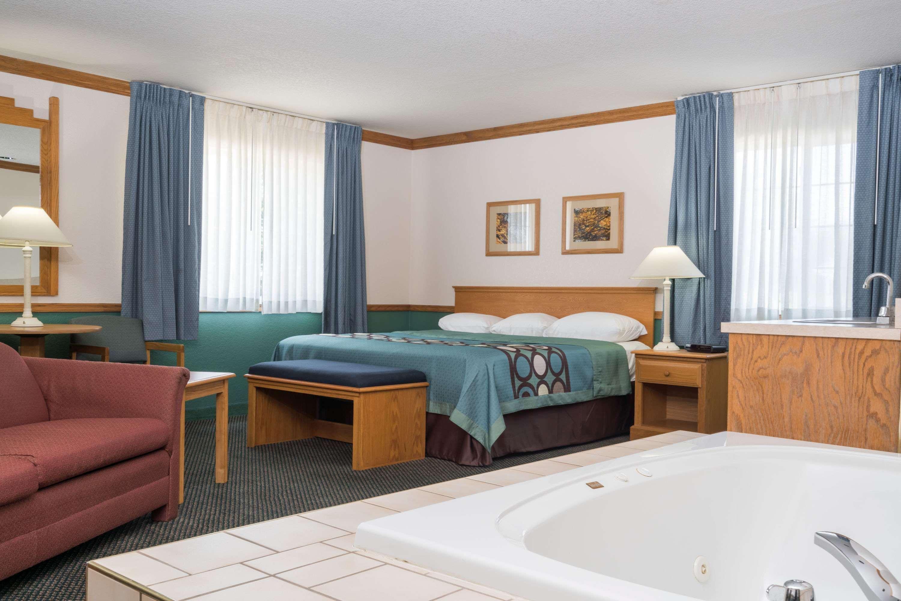 Super 8 By Wyndham Sheldon Hotel Eksteriør billede