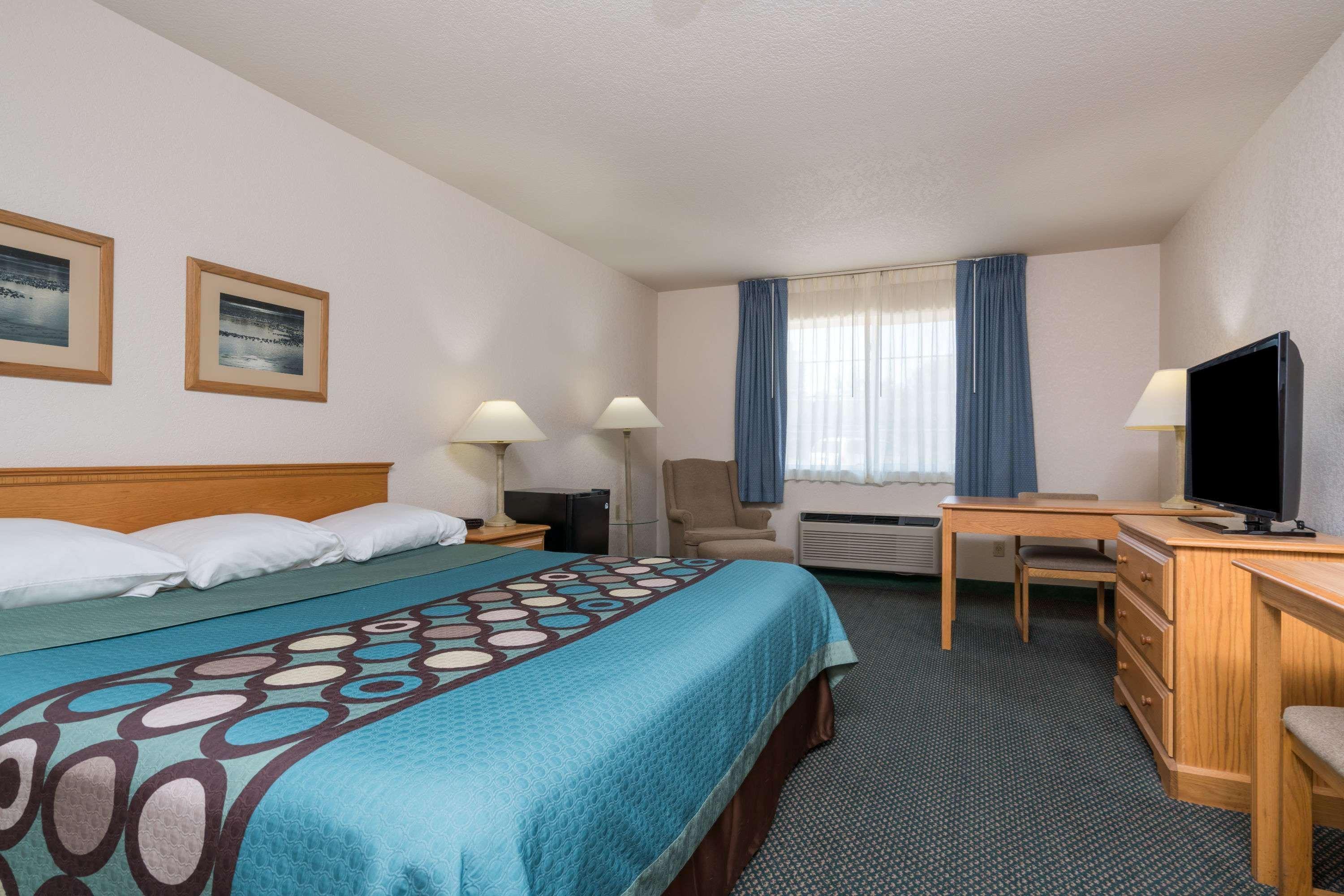 Super 8 By Wyndham Sheldon Hotel Eksteriør billede