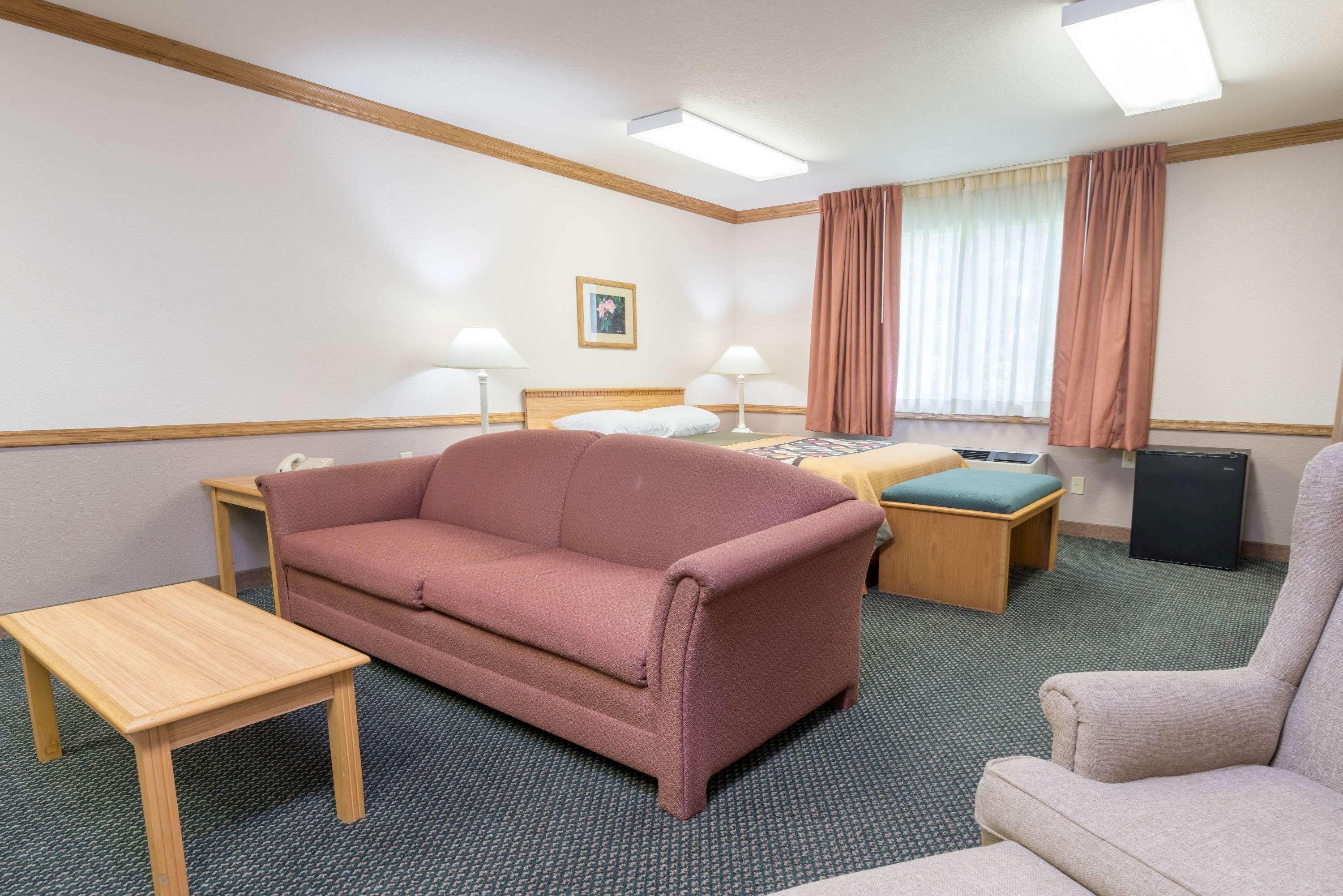 Super 8 By Wyndham Sheldon Hotel Eksteriør billede
