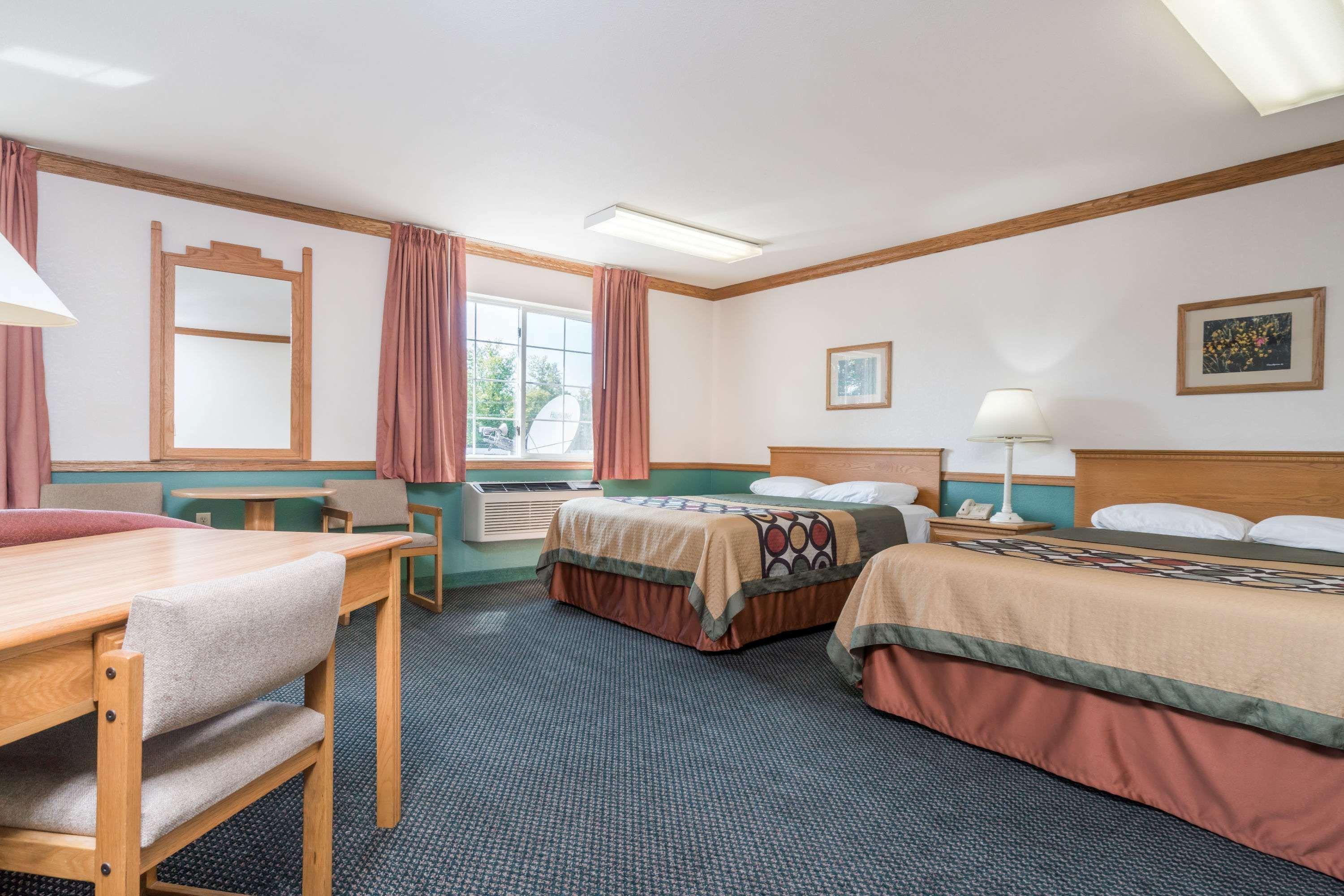Super 8 By Wyndham Sheldon Hotel Eksteriør billede